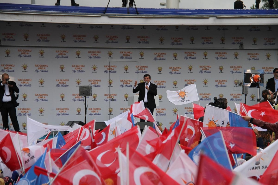 AK Parti Genel Başkanı ve Başbakan Ahmet Davutoğlu,Diyarbakır -A6257521