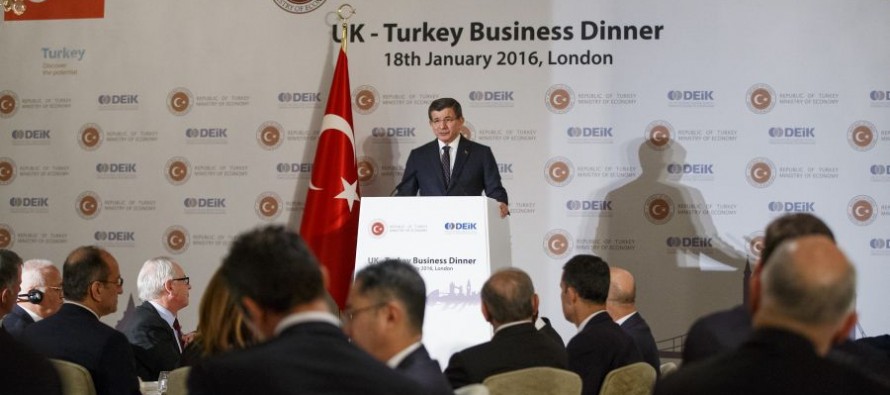 Başbakan Davutoğlu İngiltere’de Türk ve İngiliz işadamlarına hitap etti
