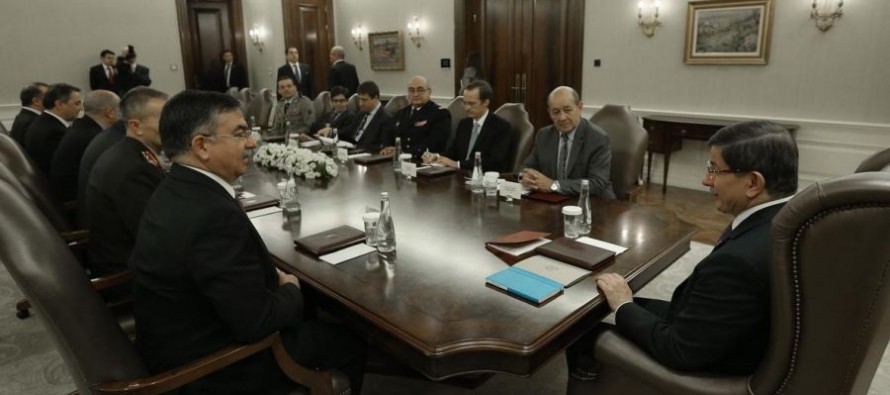 Başbakan Davutoğlu, Le Drian’ı kabul etti
