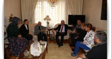 Başbakan Binali Yıldırım, Şerafettin ve Nalan Yılmaz çiftinin evine misafir oldu