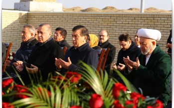 Cumhurbaşkanı Erdoğan, Özbekistan’ın Birinci Cumhurbaşkanı Kerimov’un Kabrini Ziyaret Etti