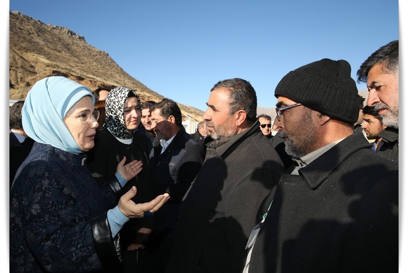 Emine Erdoğan, Siirt’te Maden İşçilerinin Ailelerine Taziye Ziyareti - Enerji  Haber  (6)