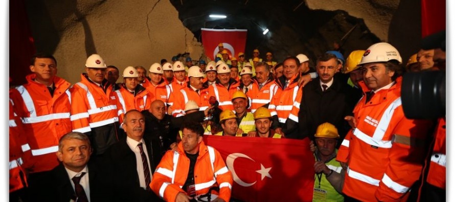 Başbakan Binali Yıldırım, Ovit Tüneli Işık Göründü Töreni’nde konuştu