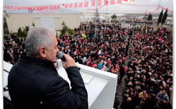 Başbakan Yıldırım, Kilis Öncüpınar Konaklama Merkezi’nde kalan Suriyelilere hitap etti