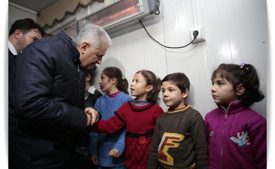 Başbakan Yıldırım, Suriyeli aileyi ziyaret etti -Haberler -Enerji  gazetesi (1)