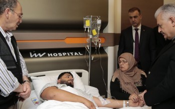 Başbakan Yıldırım, hastanede tedavileri devam eden yaralıları ziyaret etti