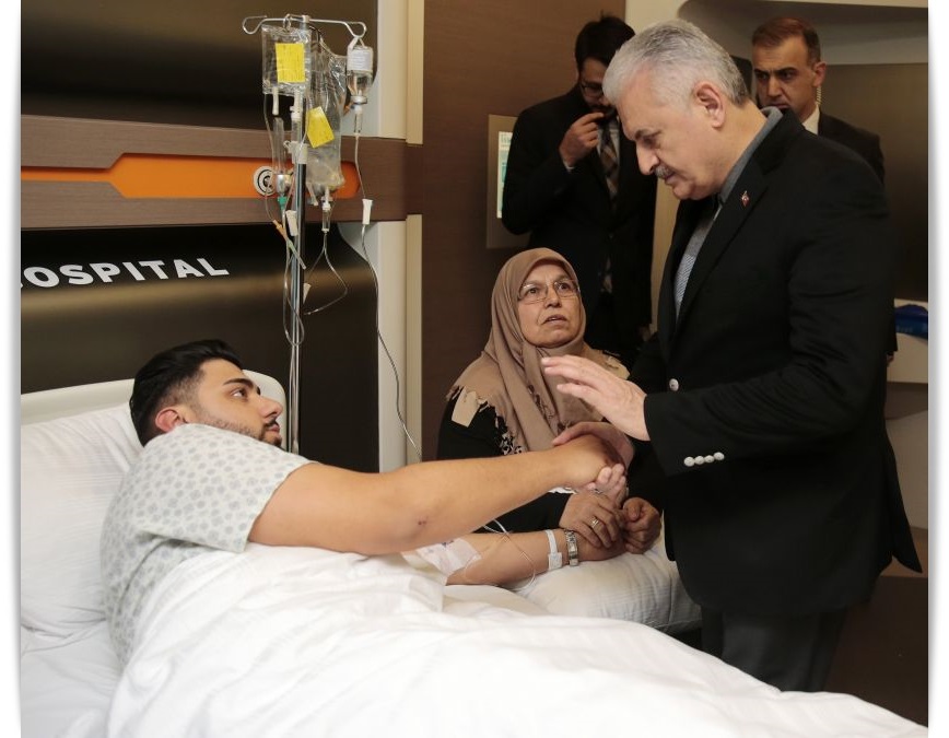 Başbakan Yıldırım, hastanede tedavileri devam eden yaralıları ziyaret etti- Enerji  ,haber  (2)