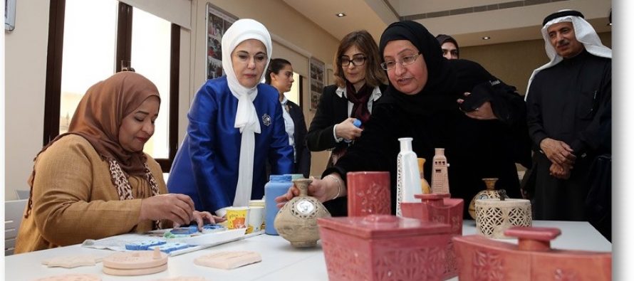 Emine Erdoğan, Bahreyn’de Sosyal Yaşam ve Meslek Edindirme Merkezini Ziyaret Etti