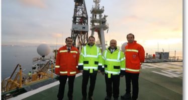 Enerji Bakanı Berat Albayrak, Türkiye’nin ilk sondaj gemisini inceledi