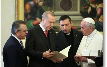 Cumhurbaşkanı Erdoğan,  Katoliklerin ruhani lideri Papa Franciscus ile baş başa görüştü