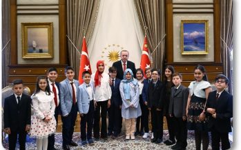 Cumhurbaşkanı Erdoğan, 23 Nisan Çocuklarını Cumhurbaşkanlığı Külliyesinde kabul etti