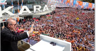 Cumhurbaşkanı Erdoğan, 6. Olağan Kongresi öncesinde kendisini bekleyen vatandaşlara hitap etti