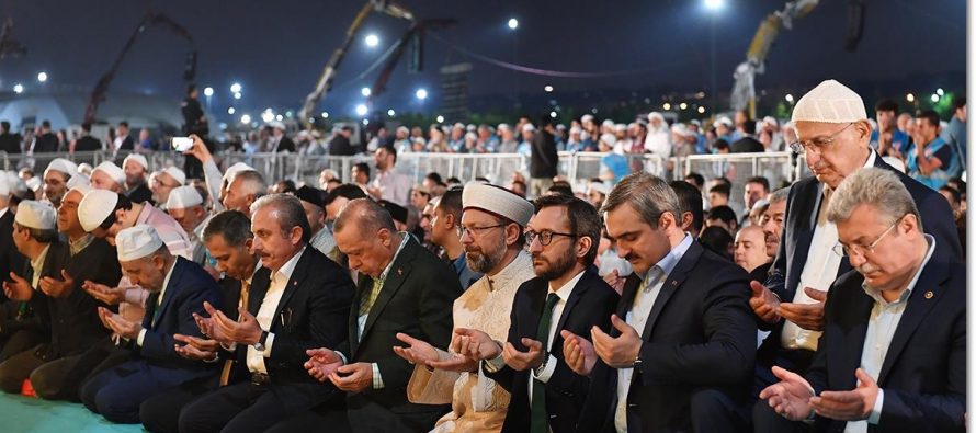 Cumhurbaşkanı Erdoğan, Yenikapı’da “Enderun Teravihi” programına katıldı