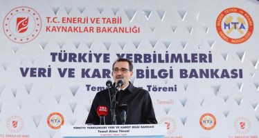 Enerji Bakanı Fatih Dönmez, Türkiye Yer Bilimleri Veri ve Karot Bilgi Bankası temel atma törenine katıldı.