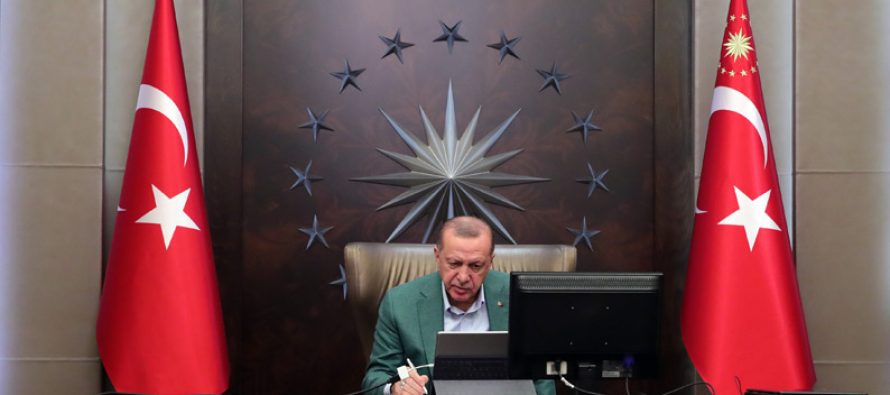 Cumhurbaşkanı Erdoğan, Cumhurbaşkanlığı Kabinesi üyeleri ile video konferans aracılığıyla görüştü