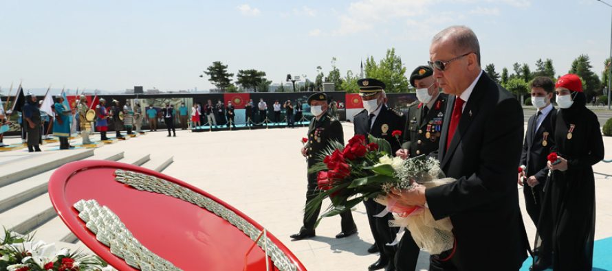 Cumhurbaşkanı Erdoğan, 15 Temmuz Şehitler Anıtı’nı ziyaret etti