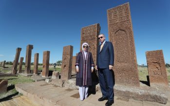 Cumhurbaşkanı Erdoğan, Ahlat Selçuklu Mezarlığı’nı ziyaret etti