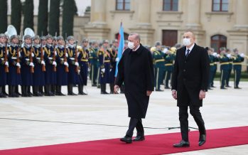 Cumhurbaşkanı Erdoğan, Azerbaycan Gençlik Sarayı’nda resmî törenle karşılandı