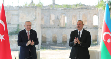 “Bölge üzerinde etkisi olan herkesi, hakikatleri görmeye, Azerbaycan halkının zaferini kabullenmeye ve geleceğe bakmaya davet ediyoruz”
