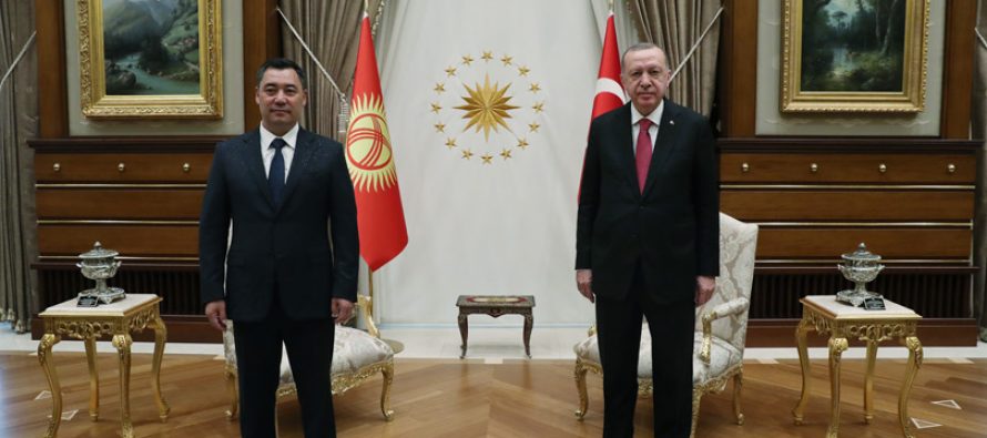 Kırgızistan Cumhurbaşkanı Caparov Cumhurbaşkanlığı Külliyesinde