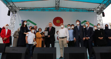 “Kentsel dönüşümü, kültürel, ekonomik ve sosyal boyutlarıyla birlikte tasarlayarak yepyeni bir anlayışla ele aldık”