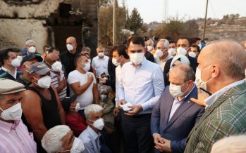 Cumhurbaşkanı Erdoğan, Manavgat’ta orman yangınlarından etkilenen vatandaşlarla bir araya geldi