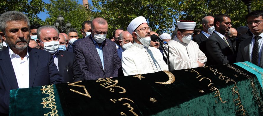 Cumhurbaşkanı Erdoğan, Saadet Partisi YİK Başkanı Asiltürk‘ün cenaze törenine katıldı