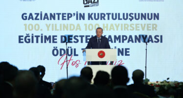 Cumhurbaşkanı Erdoğan, “Gaziantep’in Kurtuluşunun 100. Yılında 100 Hayırsever” Eğitime Destek Kampanyası Ödül Töreni’ne katıldı