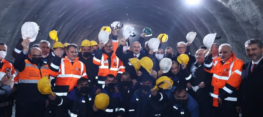 ULAŞTIRMA BAKANI KARAİSMAİLOĞLU: AVRUPA’NIN EN UZUN TÜNELİ ZİGANA’DA IŞIK GÖRÜNDÜ