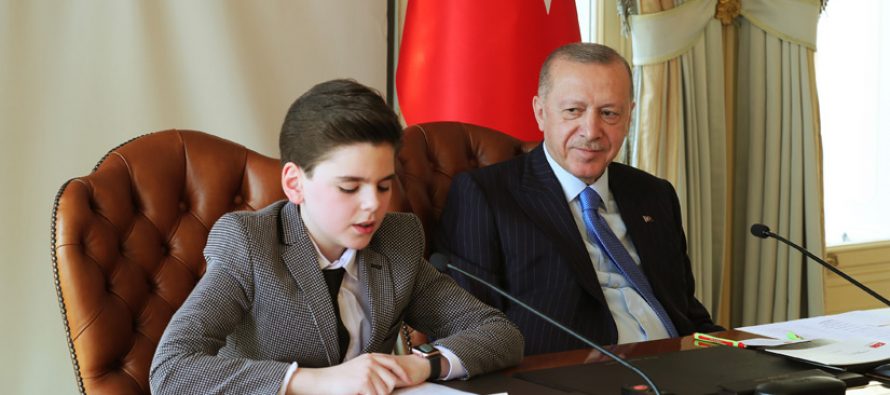 Cumhurbaşkanı Erdoğan, 23 Nisan Çocuklarını Vahdettin Köşkü’nde kabul etti