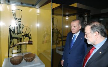 Cumhurbaşkanı Erdoğan, Türk Müziği Tarihi Sergisi’ni gezdi