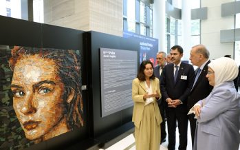 Cumhurbaşkanı Erdoğan ve eşi Emine Erdoğan, sanatçı Sağdıç’ın Sıfır Atık Projesi Sergisi’ni gezdi