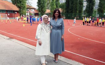 Emine Erdoğan, Zagreb’de spor projesi yürütülen ilkokulu ziyaret etti