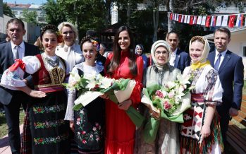 Emine Erdoğan, Zveçanska Annelik Merkezi’ni ziyaret etti