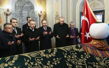Cumhurbaşkanı Erdoğan, Bilecik’te Ertuğrul Gazi Türbesi’ni ziyaret etti