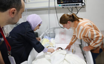 Emine Erdoğan, Ankara’ya getirilen depremzede bebekleri ziyaret etti