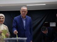 Cumhurbaşkanı Erdoğan, oyunu Saffet Çebi Ortaokulu’nda kullandı