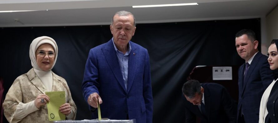 Cumhurbaşkanı Erdoğan, oyunu Saffet Çebi Ortaokulu’nda kullandı