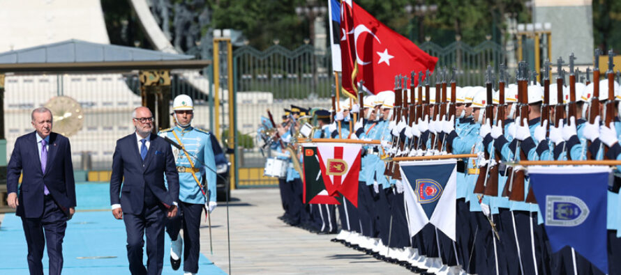 Estonya Cumhurbaşkanı Karis Cumhurbaşkanlığı Külliyesinde