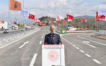 OTOYOLLARDAN 21 MİLYON 67 BİN 377 ARAÇ GEÇTİ