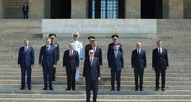 Cumhurbaşkanı Erdoğan, Yüksek Askerî Şûra üyeleriyle birlikte Anıtkabir’i ziyaret etti