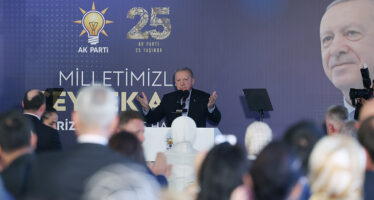 “86 milyon olarak hep beraber müreffeh ve aydınlık istikbale yürümemize set çekilmesine izin vermeyiz”