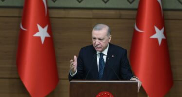 “Türkiye’nin kılına zarar gelmemesi için gecemizi gündüzümüze katıyoruz”